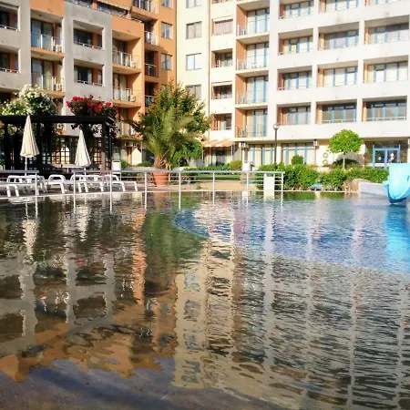 Apartment In Trakia Plaza-2