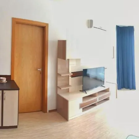 Cozy Apartament In Sunny View Central Complex-2