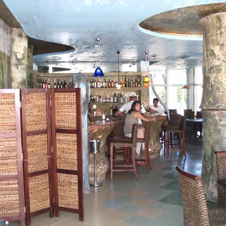 Amazing 2 Bedroom Apartment Next To The Beach-2