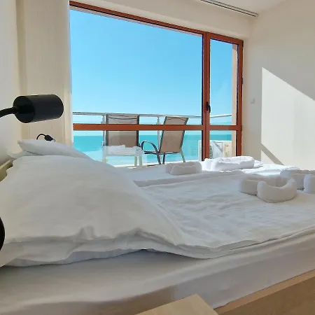Beachfront Apartments By Marty'S-2