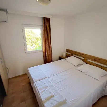 Entire House With Private Garden And Garage-2