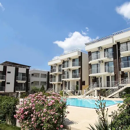 Seaside 2 Bedroom Apartment With Balcony For 4-5 Pax-2