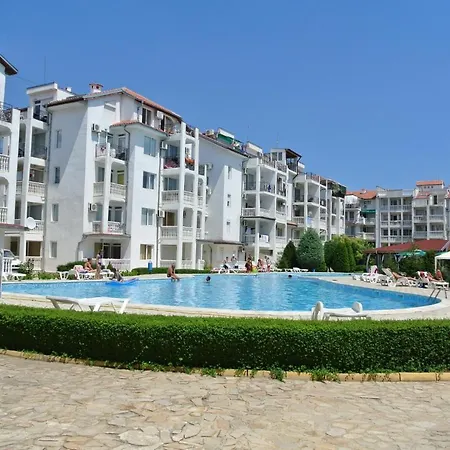 Bravo 5 Holiday Home-3