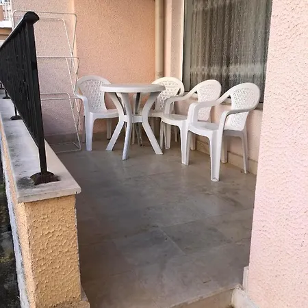 One Bedroom Apartment In Sunlight-2