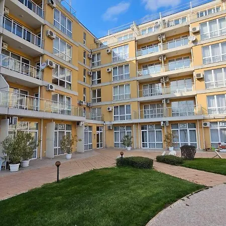 Flores Park Apartments-2