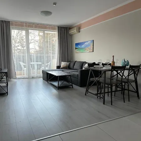 Sunny And Cosy Appartment In Admiral Plaza Hotel-2