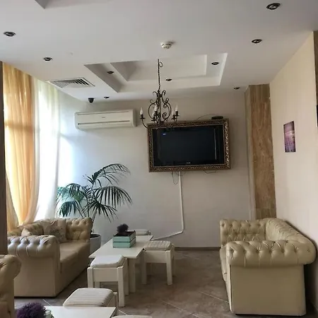 Spacious, 1 Bed Apt, Dawn Park-2