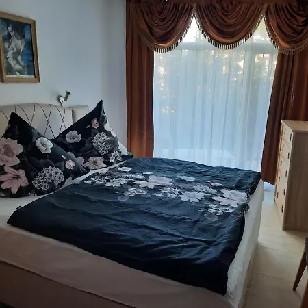 Sun Village Beach Retreat: Spacious Apartment with Pool Access-3