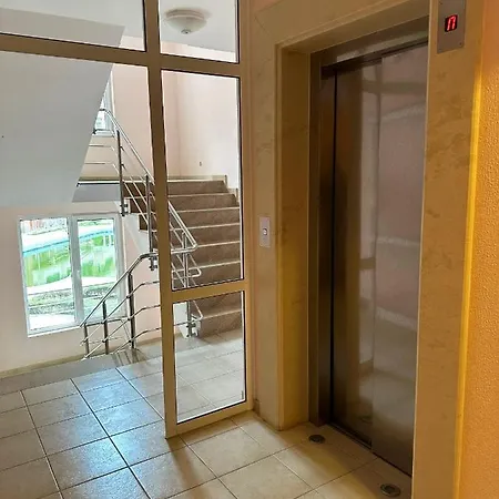 Admiral Plaza Apartment , Large Swimming Pool , 5 Min Walking To The Beach-3