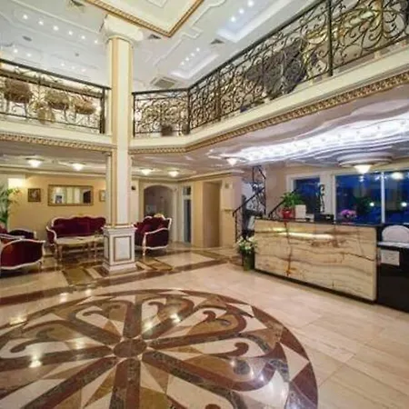 Plush, 1 Bed Apt, Dawn Park D-3
