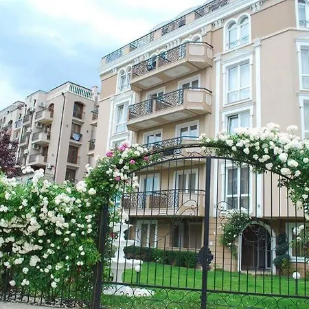Plush, 1 Bed Apt, Dawn Park D-2