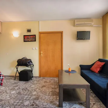 Viva Apartments With Free Parking-3