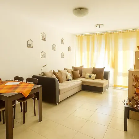 Home Comfort 3 Rooms Apartment Butterfly-2