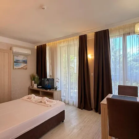 Bratanov Harmony Suites Dream Island Apartments-3