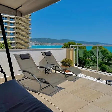 Premium Apartment Midia Beach-3