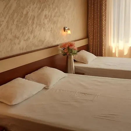 Sunny Flower Family Hotel-3