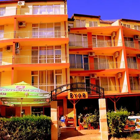 Ryor Hotel - Restaurant & Free Parking-3