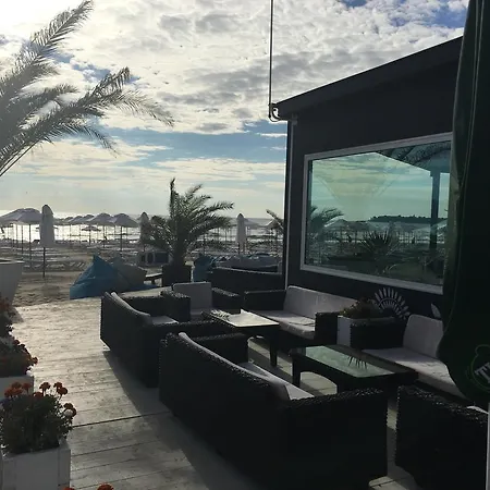 Sunny Cove Apartments-2